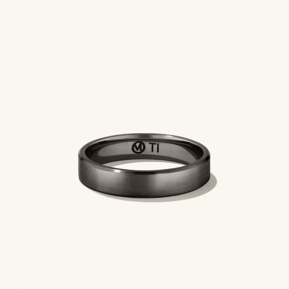 Mejuri Black Titanium Band (4mm) - Size 10
